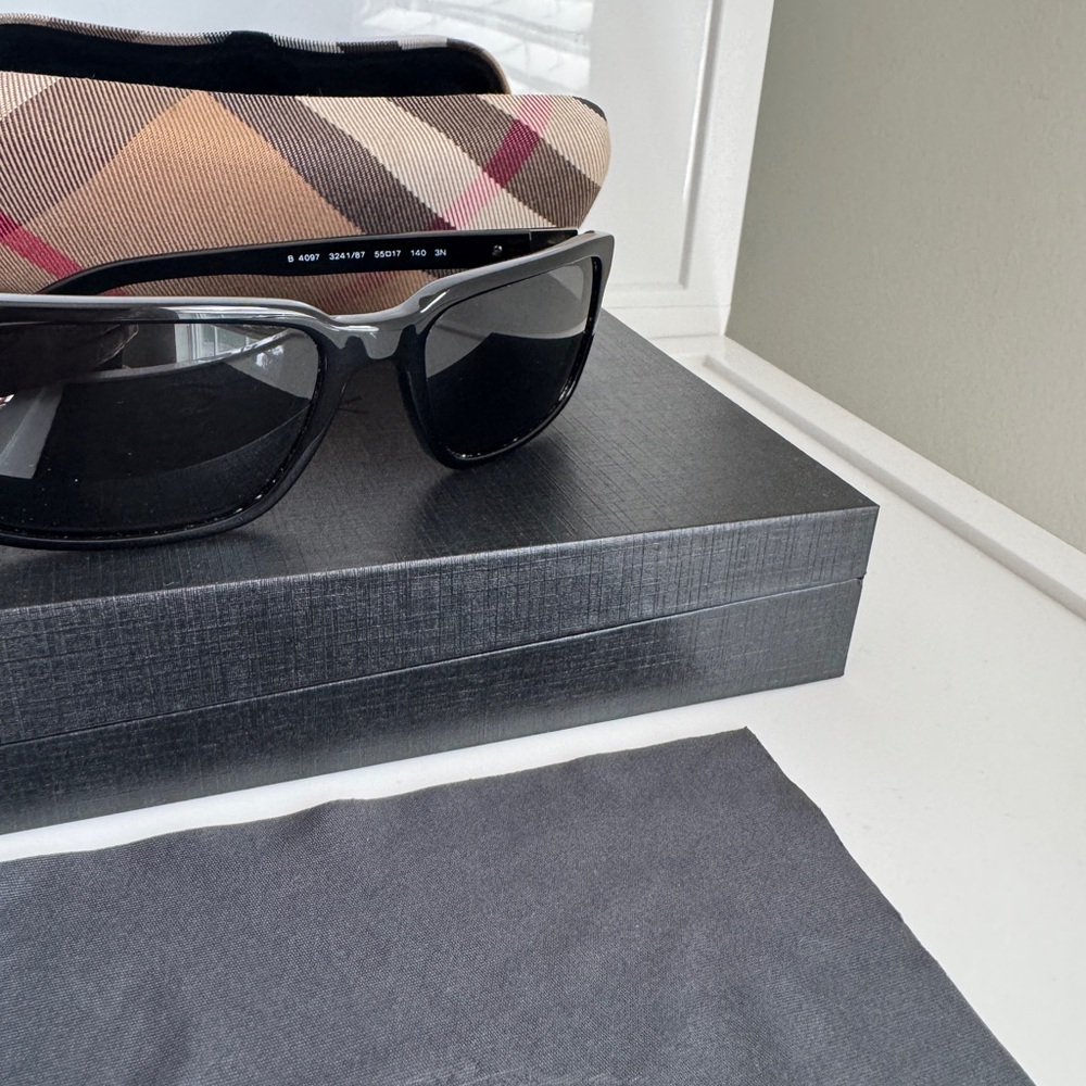 Burberry Black Sunglasses with Embossed Cloth and Case